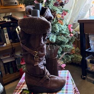 WOMENS ALDO  platform high boots size 9.5 lined